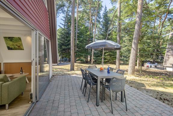 Terras bij de bungalow | Bospark 't Wolfsven