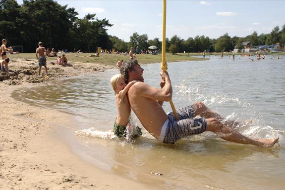 Spelen bij de zwemvijver | Bospark 't Wolfsven
